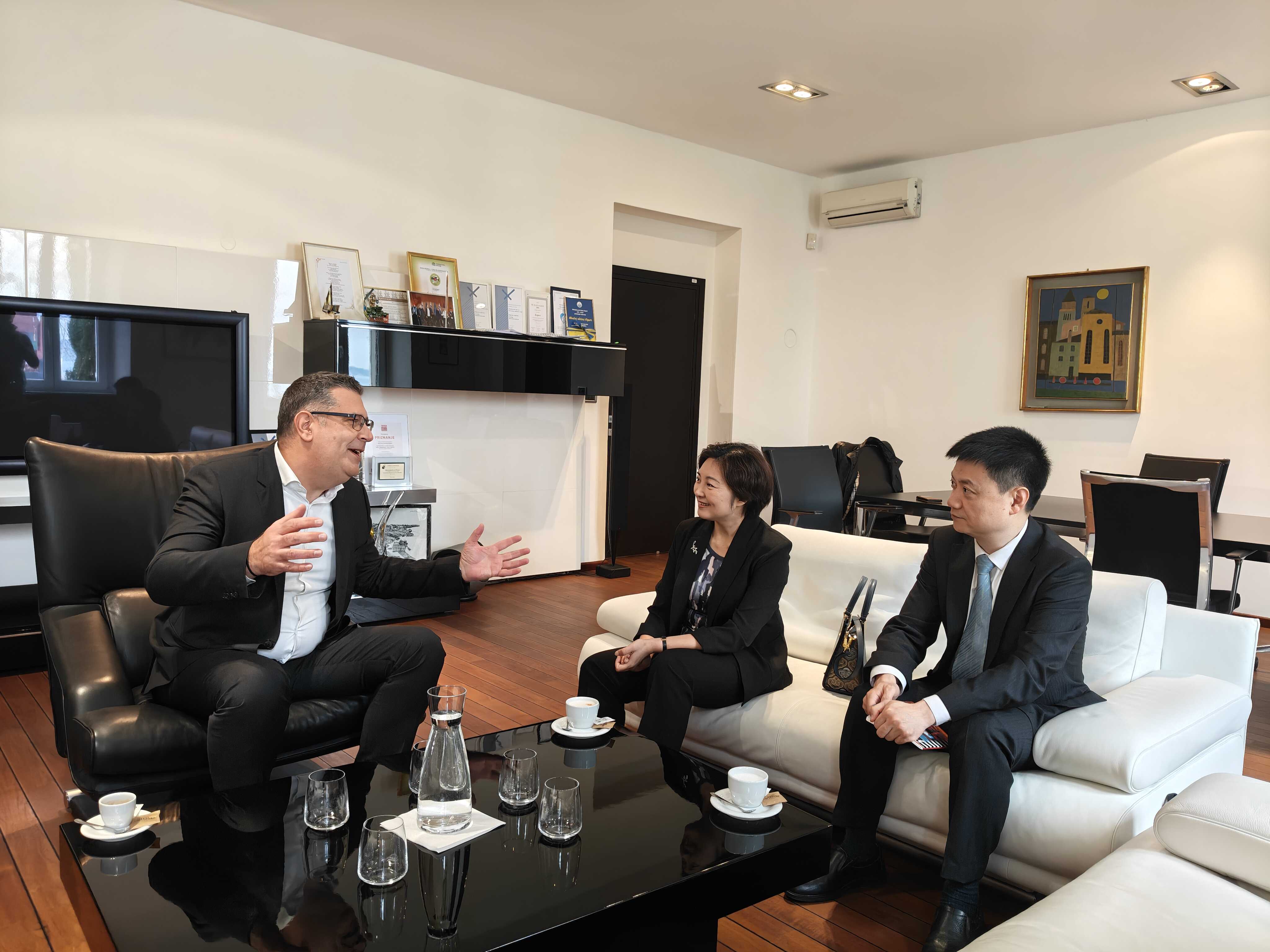 Ambassador Kang Yan Visits Koper_EMBASSY OF THE PEOPLE'S REPUBLIC OF ...